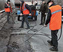В Харькове среди зимы ведется ямочный ремонт дорог  