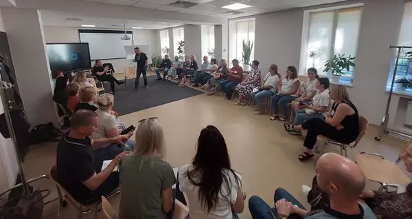 Техника вместо пилюли: израильские специалисты учат украинских медиков бороться со стрессами